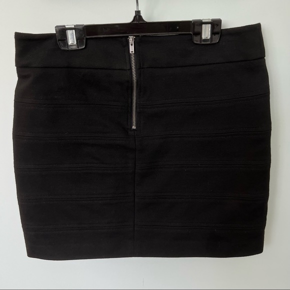 BCBG Generation Mini Skirt- Size 6 - Picture 2 of 9